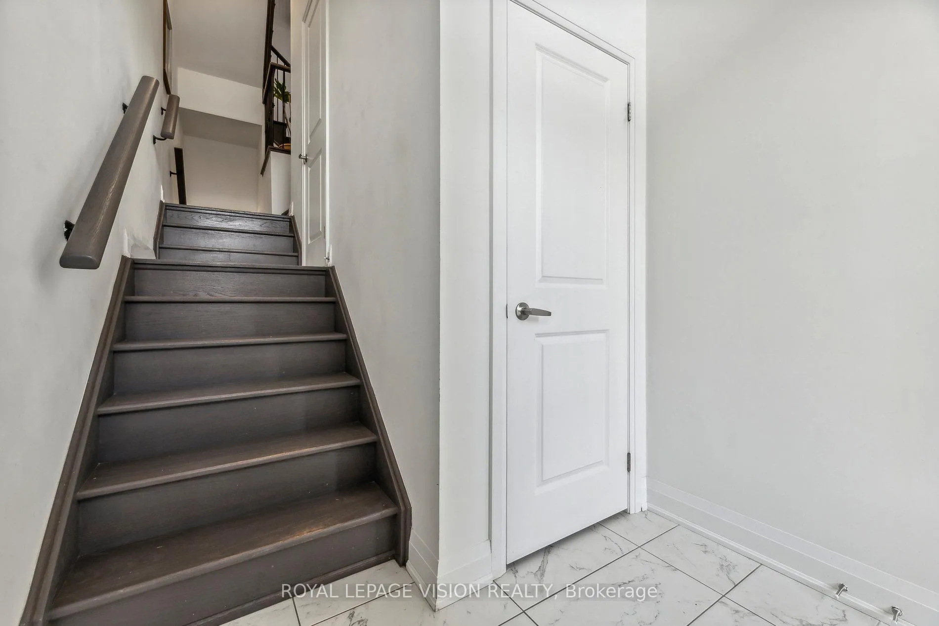 Photo 3 of 38 Elkington Crescent, Whitby, Rural Whitby — HOMEH