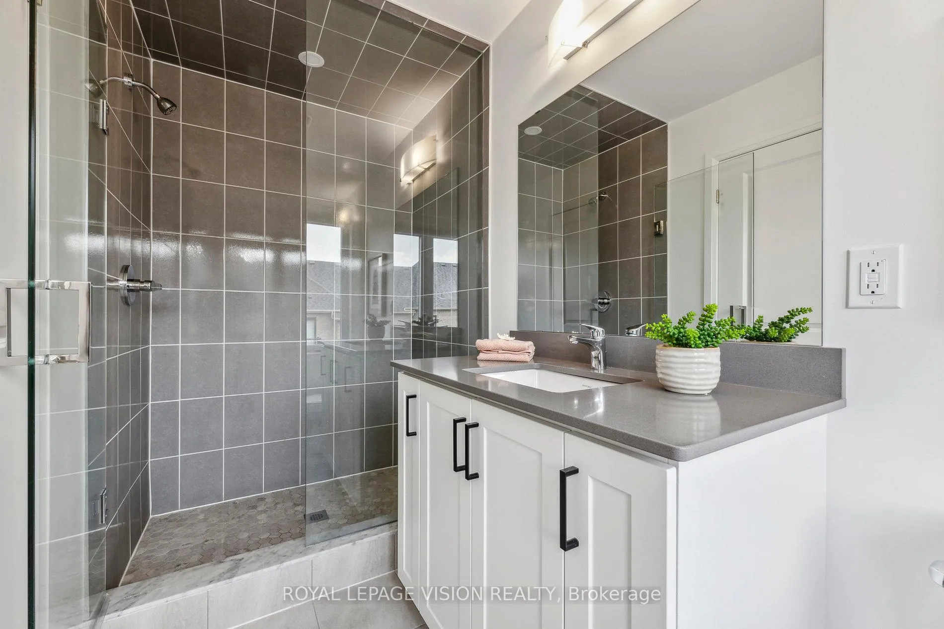 Photo 23 of 38 Elkington Crescent, Whitby, Rural Whitby — HOMEH
