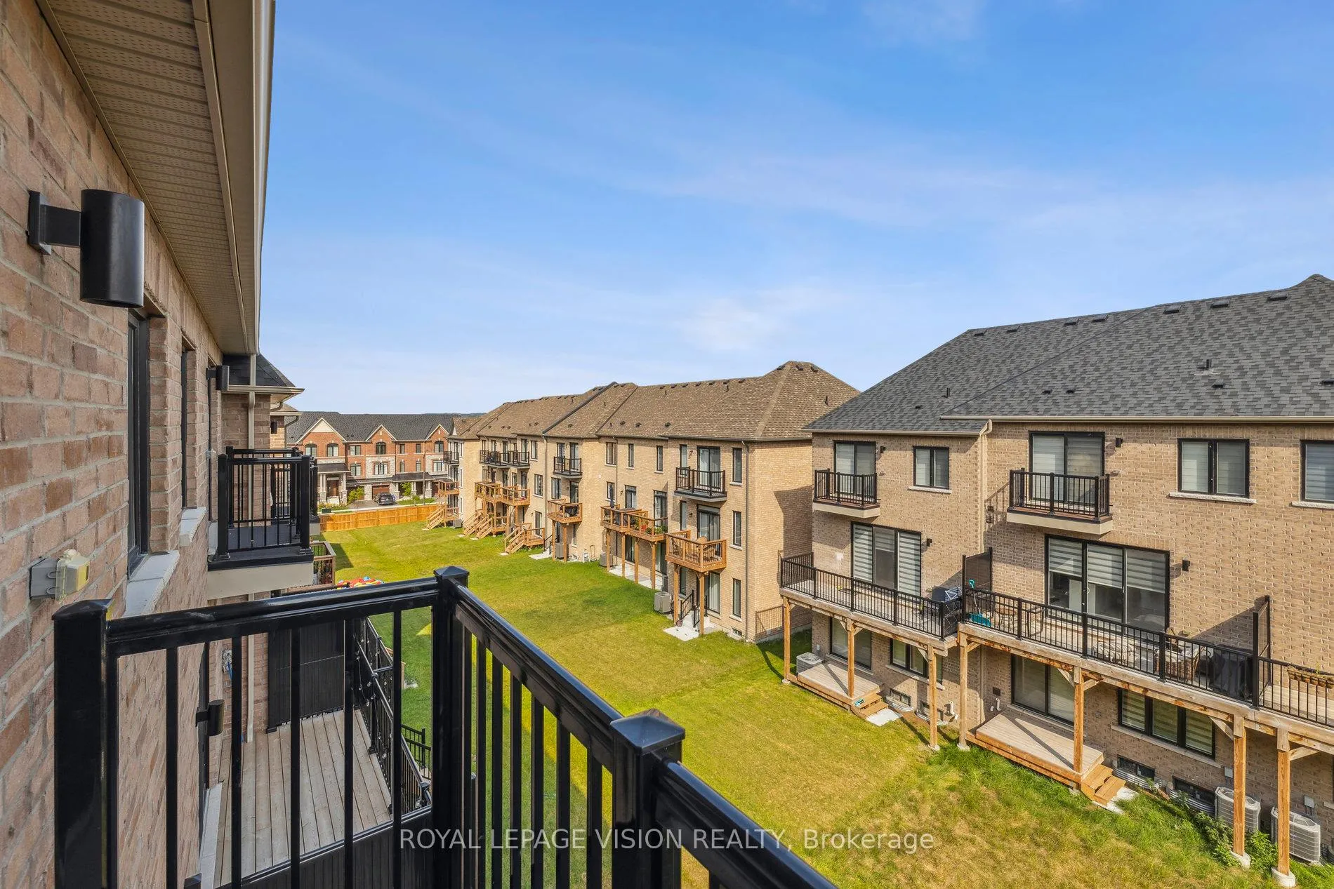 Photo 25 of 38 Elkington Crescent, Whitby, Rural Whitby — HOMEH