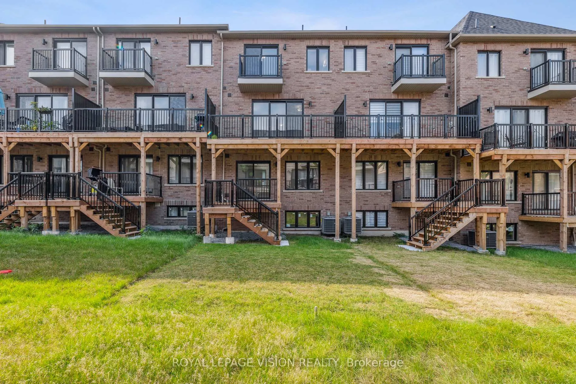 Photo 31 of 38 Elkington Crescent, Whitby, Rural Whitby — HOMEH