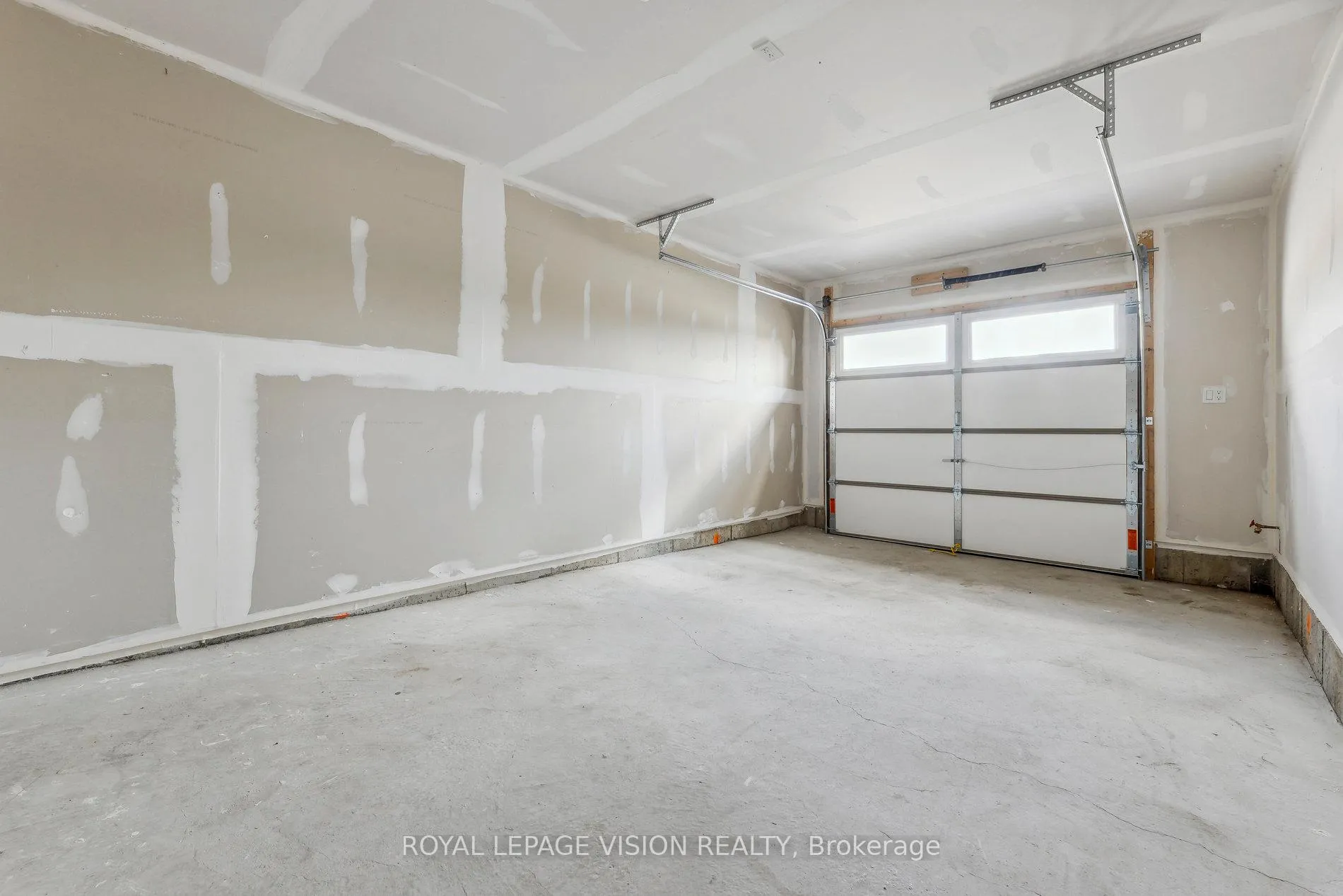 Photo 32 of 38 Elkington Crescent, Whitby, Rural Whitby — HOMEH
