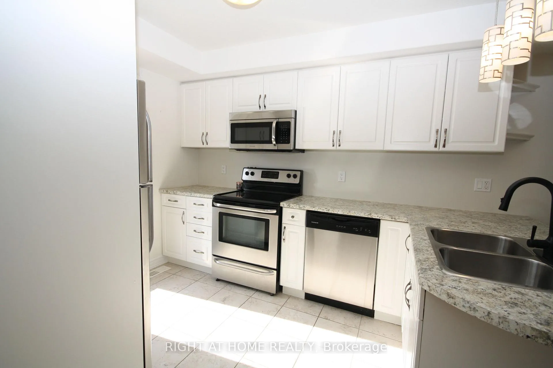 Photo 9 of 1039 Cook Drive, Midland — HOMEH