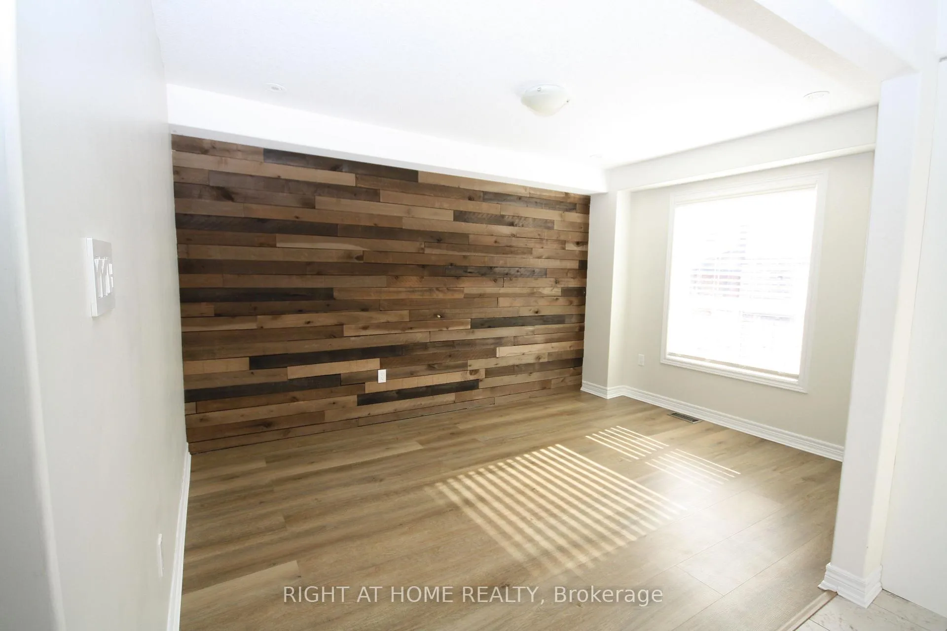 Photo 11 of 1039 Cook Drive, Midland — HOMEH