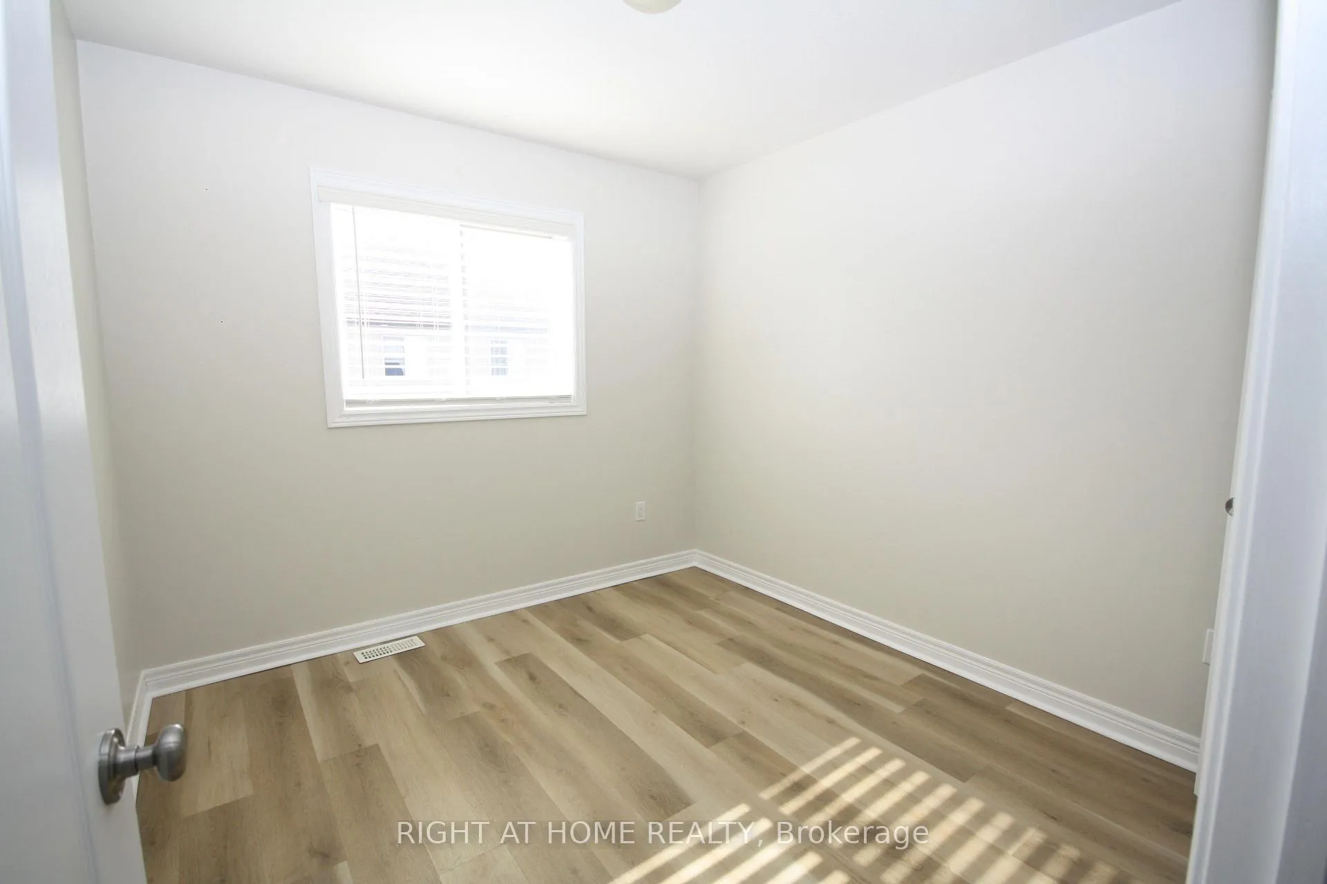 Photo 19 of 1039 Cook Drive, Midland — HOMEH