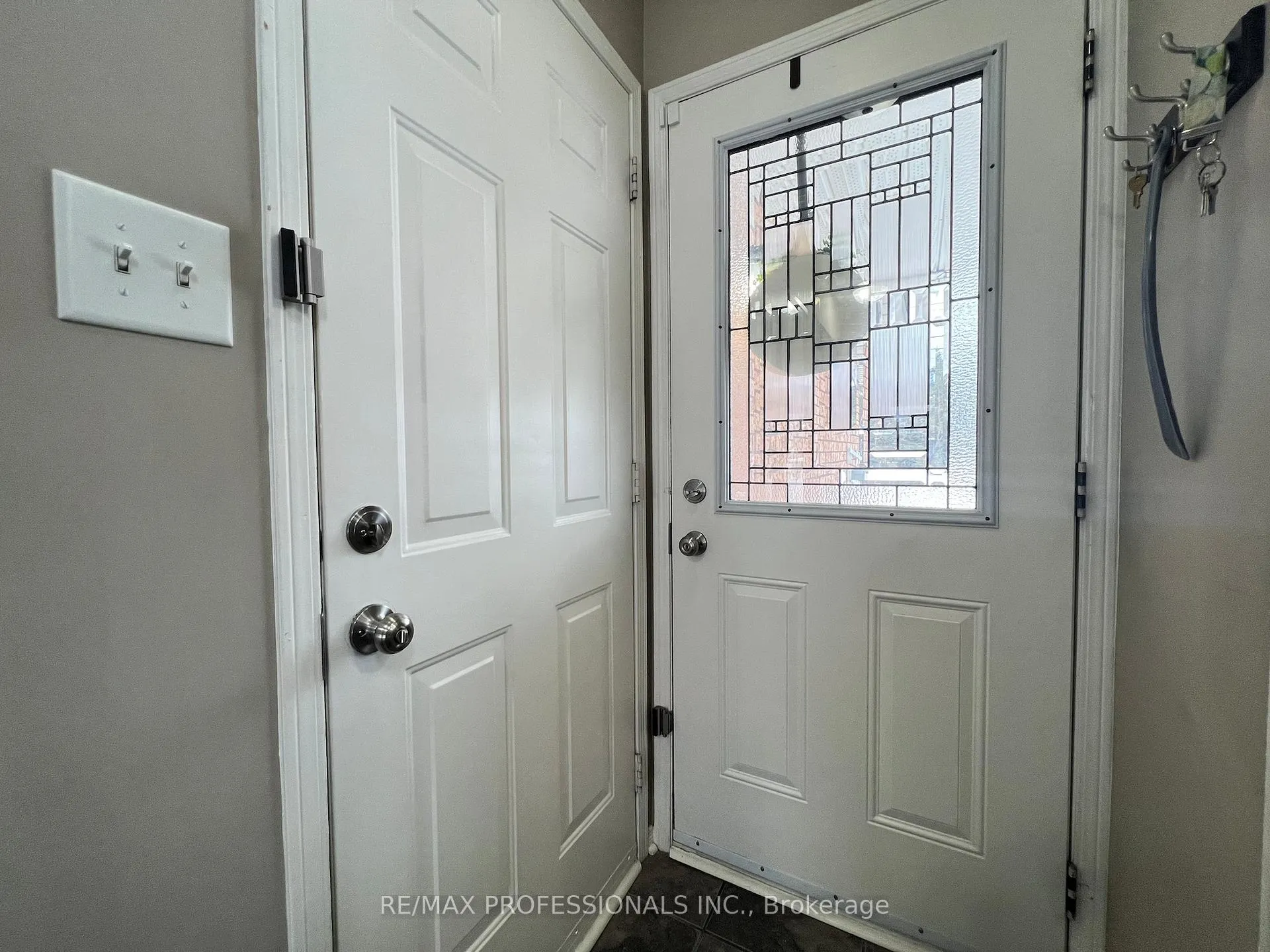 Photo 5 of 56 Beacon Road, Barrie, Holly — HOMEH