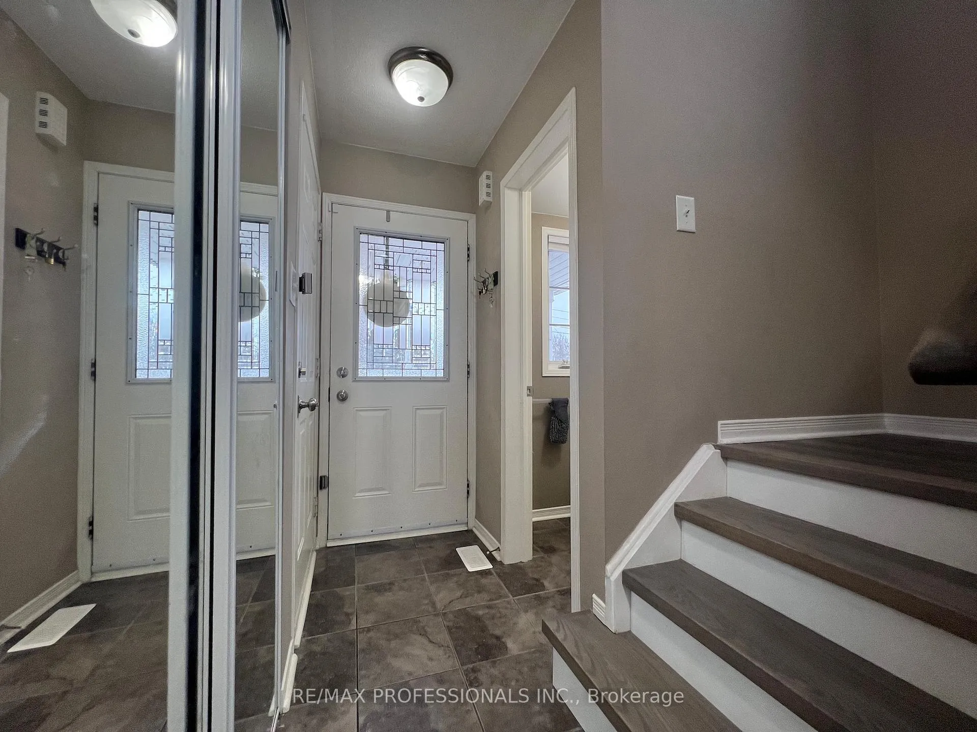 Photo 6 of 56 Beacon Road, Barrie, Holly — HOMEH