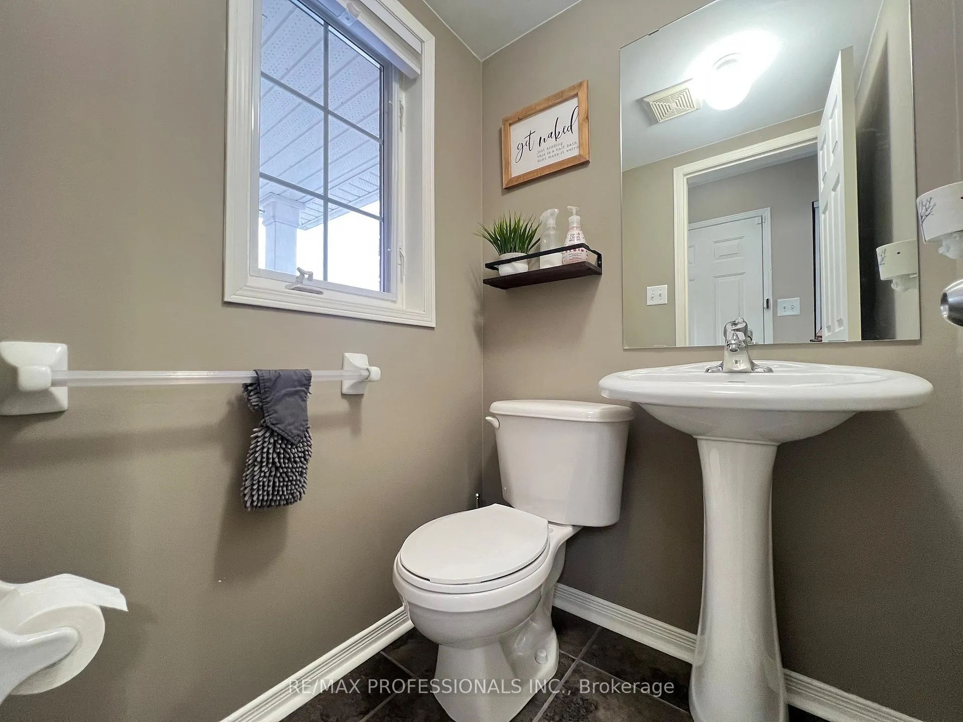 Photo 8 of 56 Beacon Road, Barrie, Holly — HOMEH
