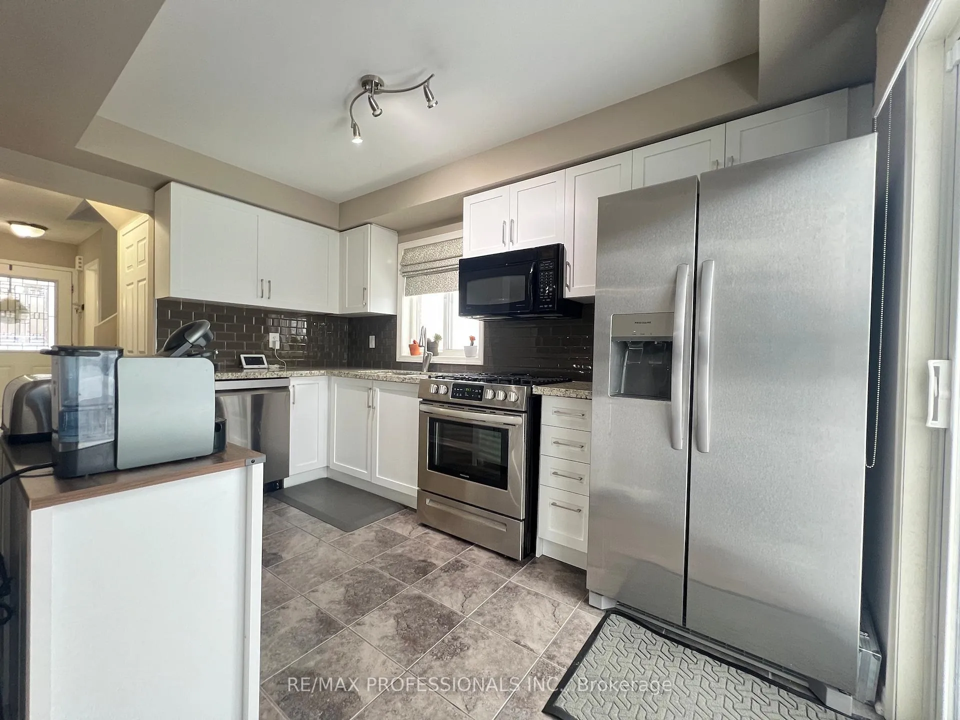 Photo 10 of 56 Beacon Road, Barrie, Holly — HOMEH