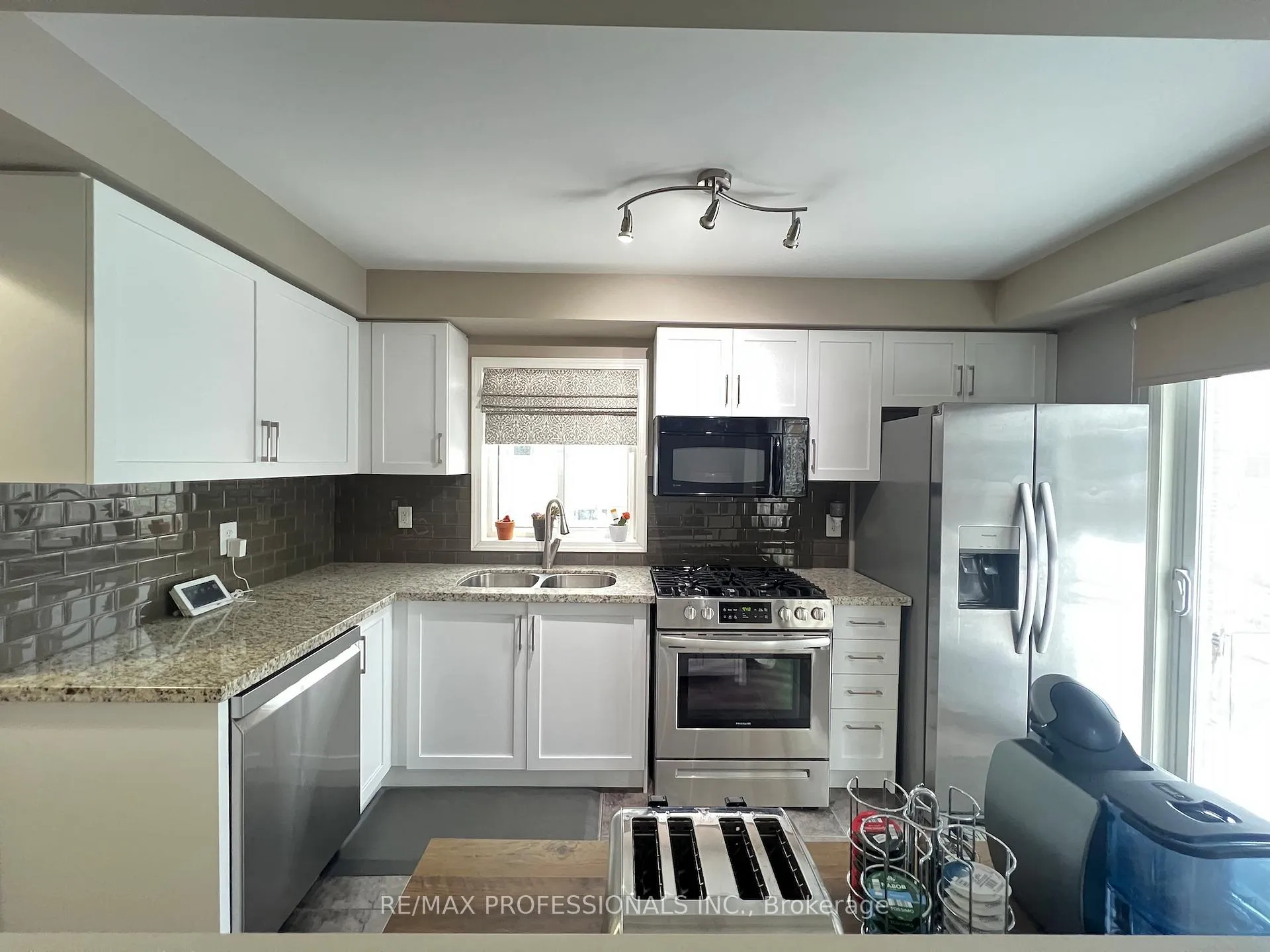 Photo 11 of 56 Beacon Road, Barrie, Holly — HOMEH
