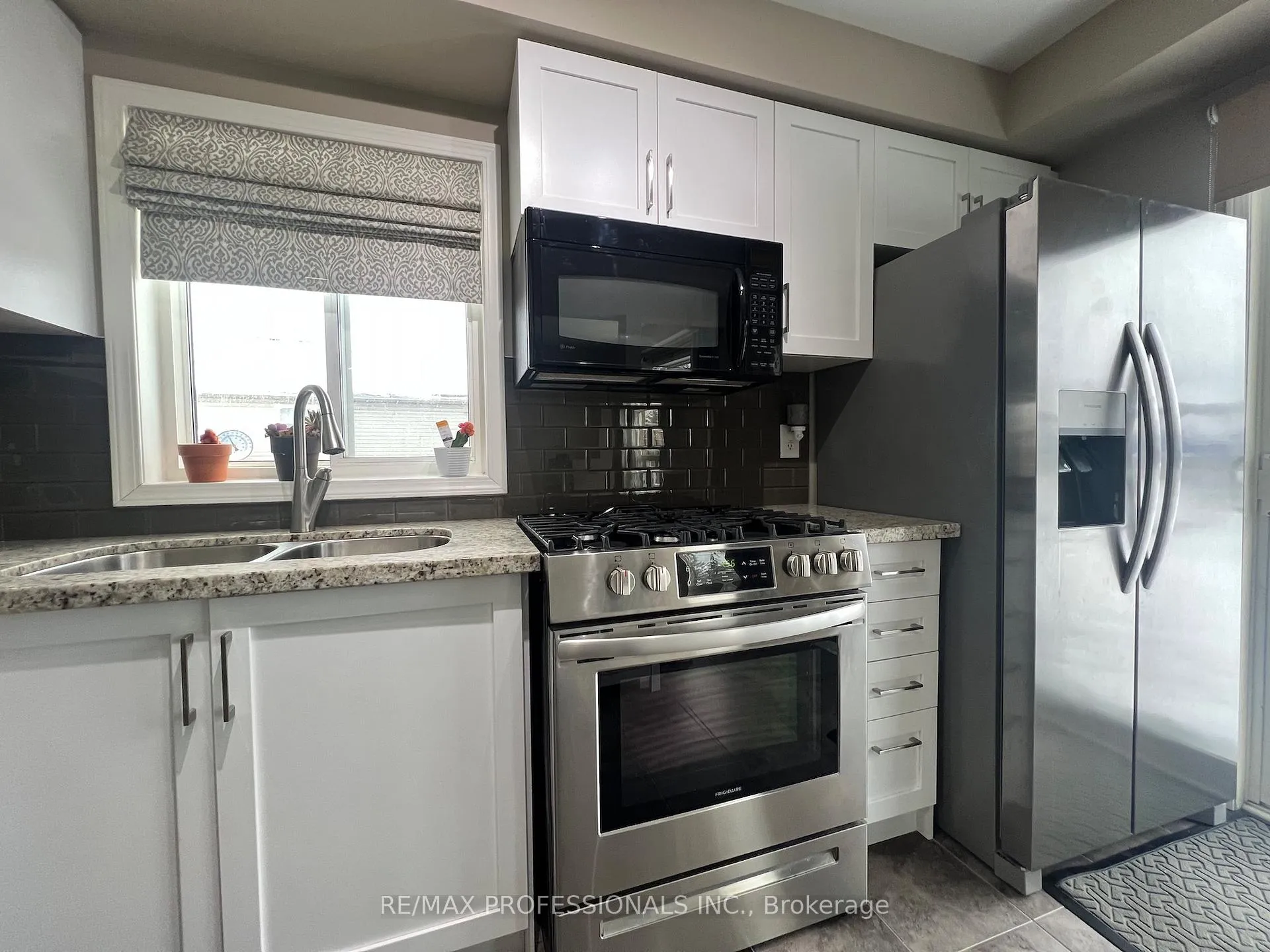 Photo 12 of 56 Beacon Road, Barrie, Holly — HOMEH