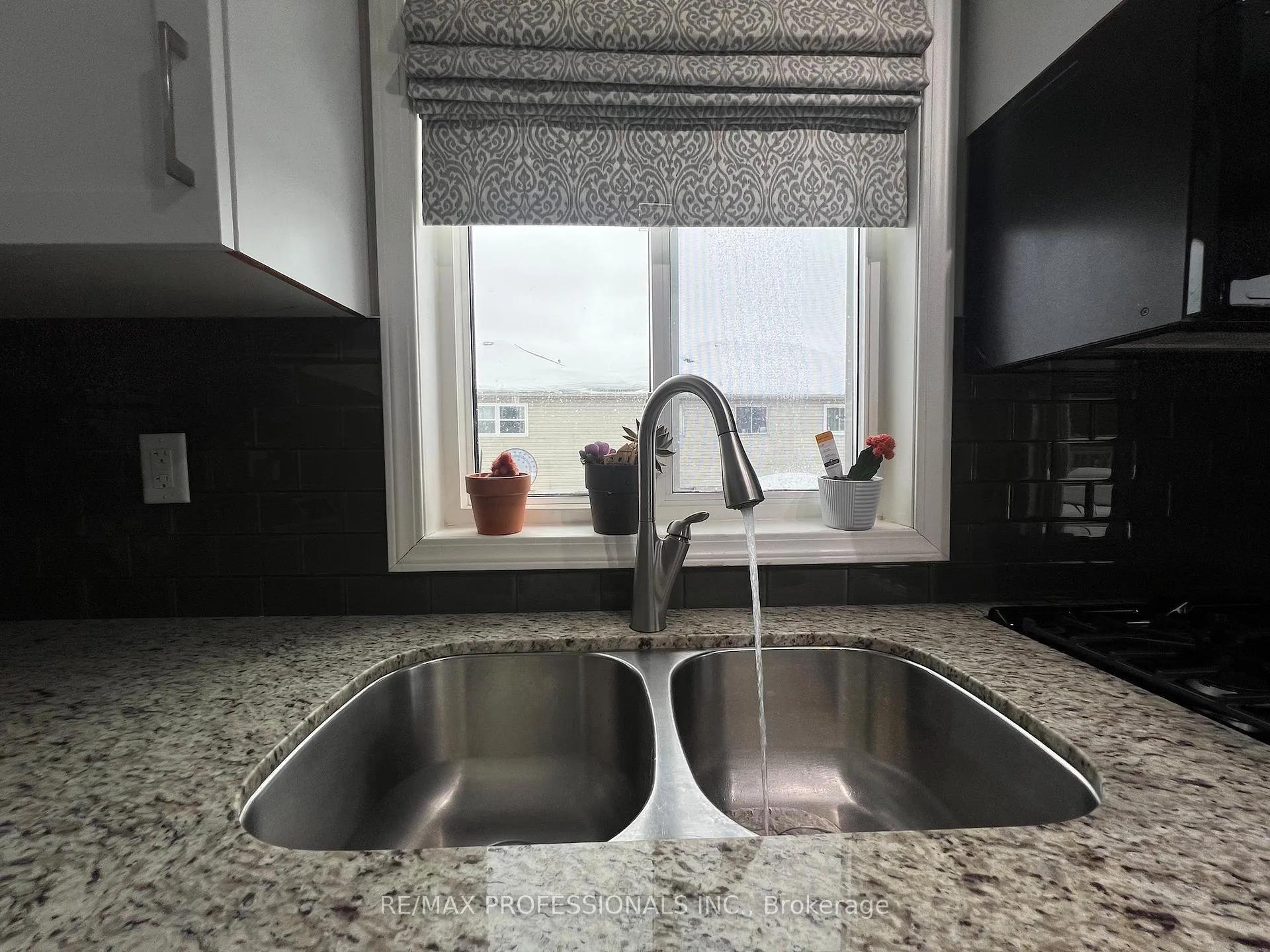 Photo 13 of 56 Beacon Road, Barrie, Holly — HOMEH