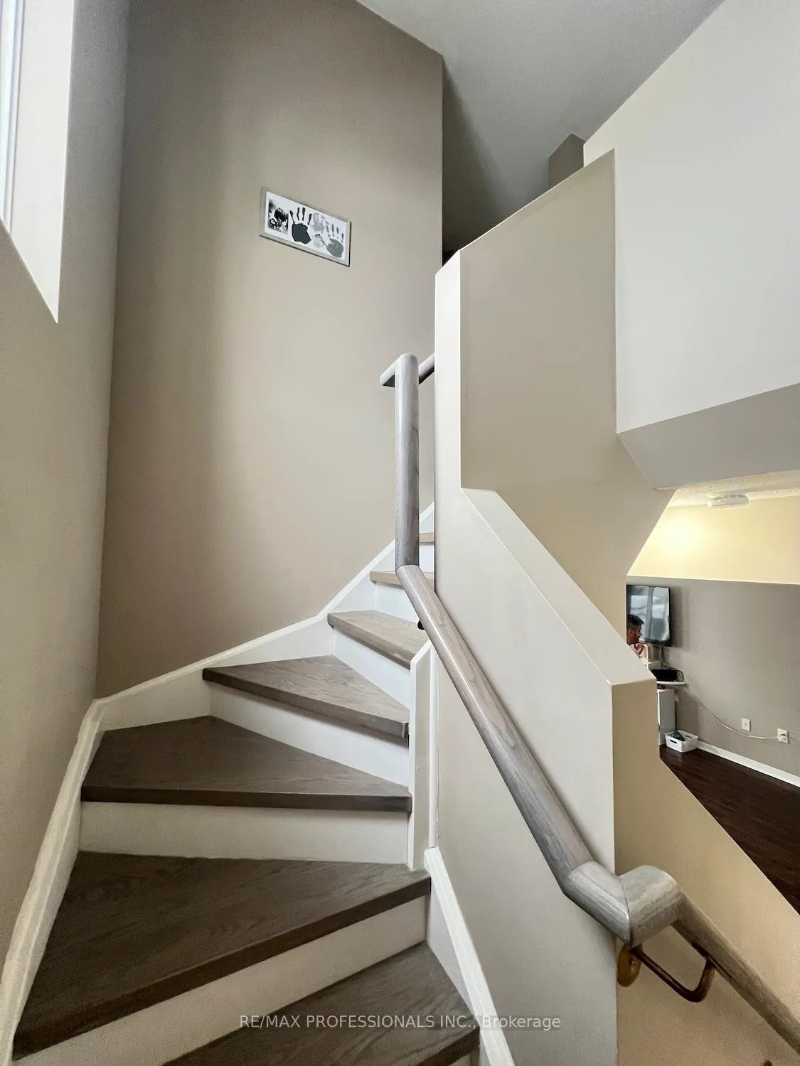 Photo 24 of 56 Beacon Road, Barrie, Holly — HOMEH