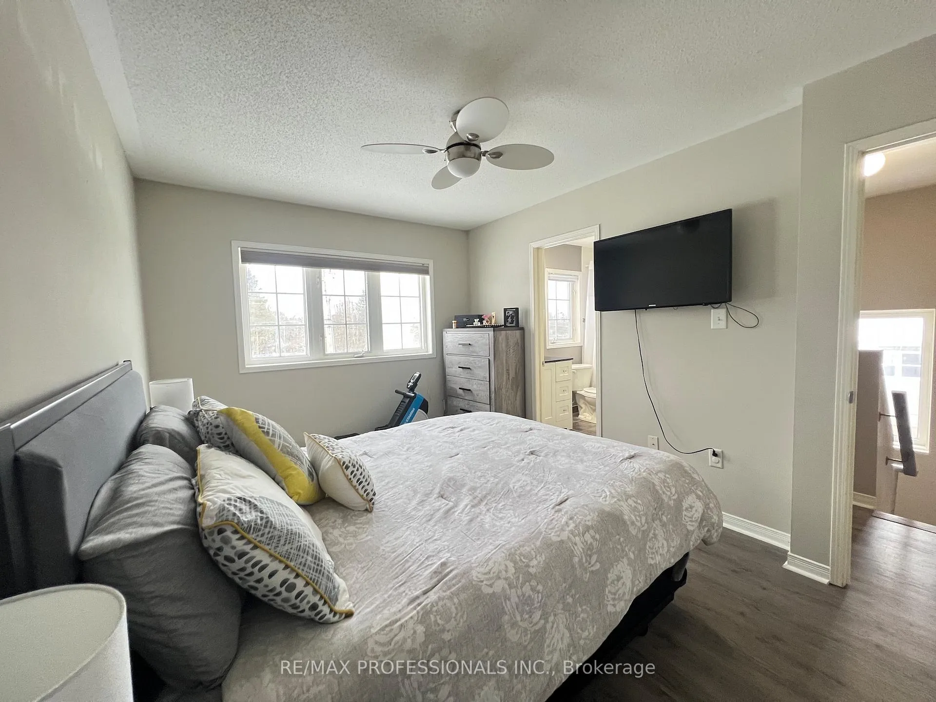 Photo 33 of 56 Beacon Road, Barrie, Holly — HOMEH