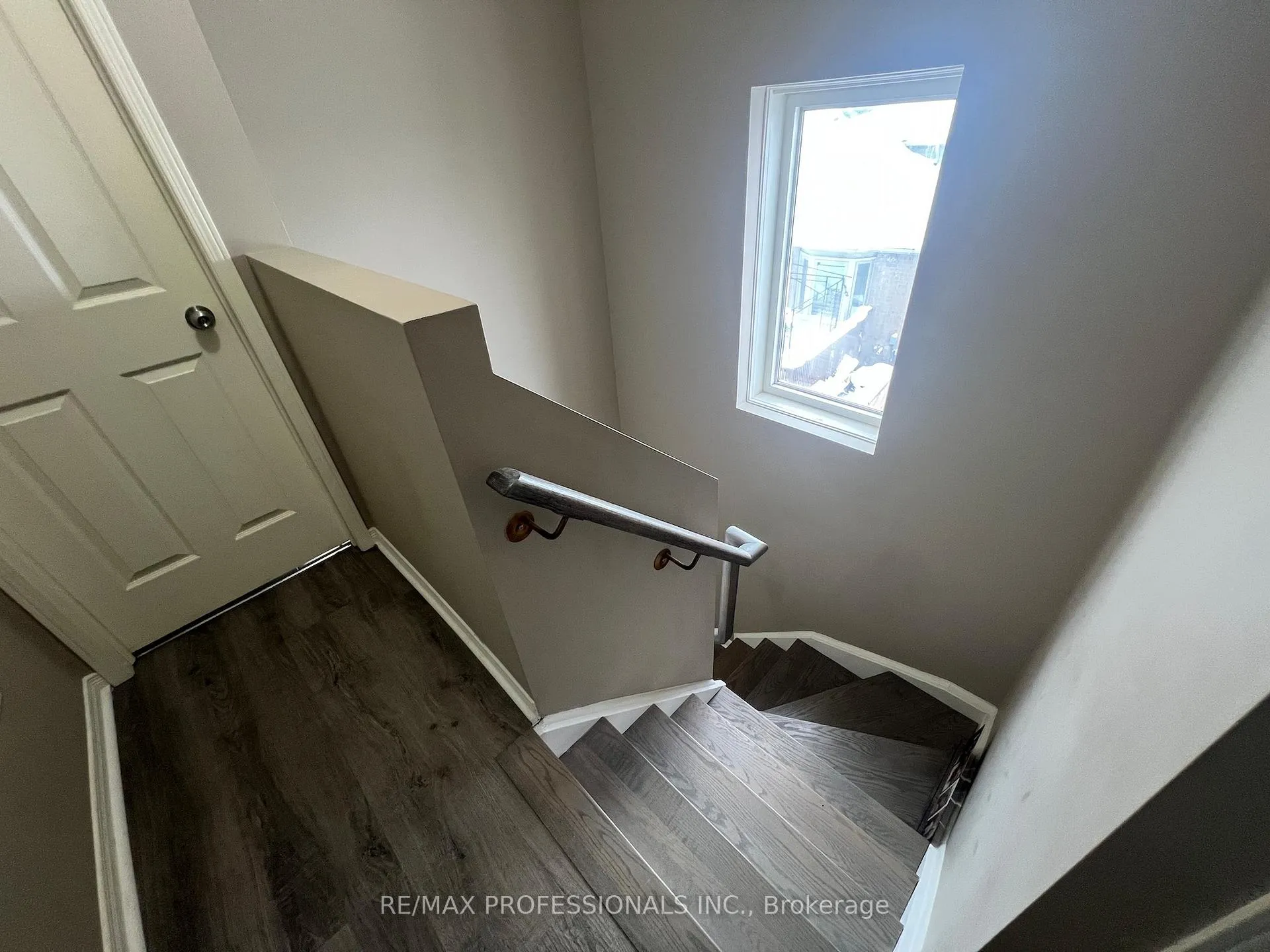 Photo 35 of 56 Beacon Road, Barrie, Holly — HOMEH