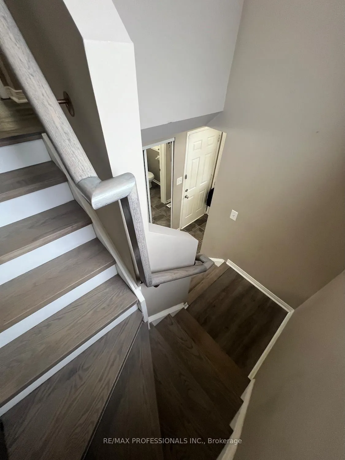 Photo 36 of 56 Beacon Road, Barrie, Holly — HOMEH