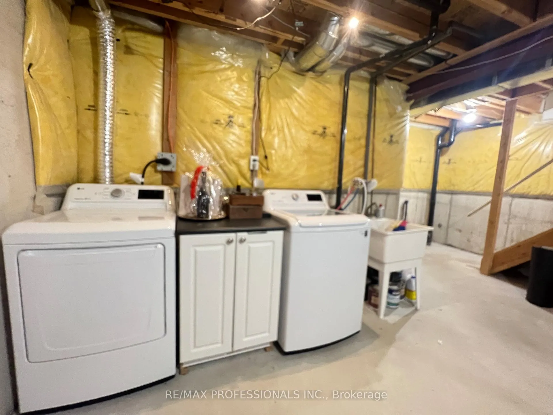 Photo 37 of 56 Beacon Road, Barrie, Holly — HOMEH