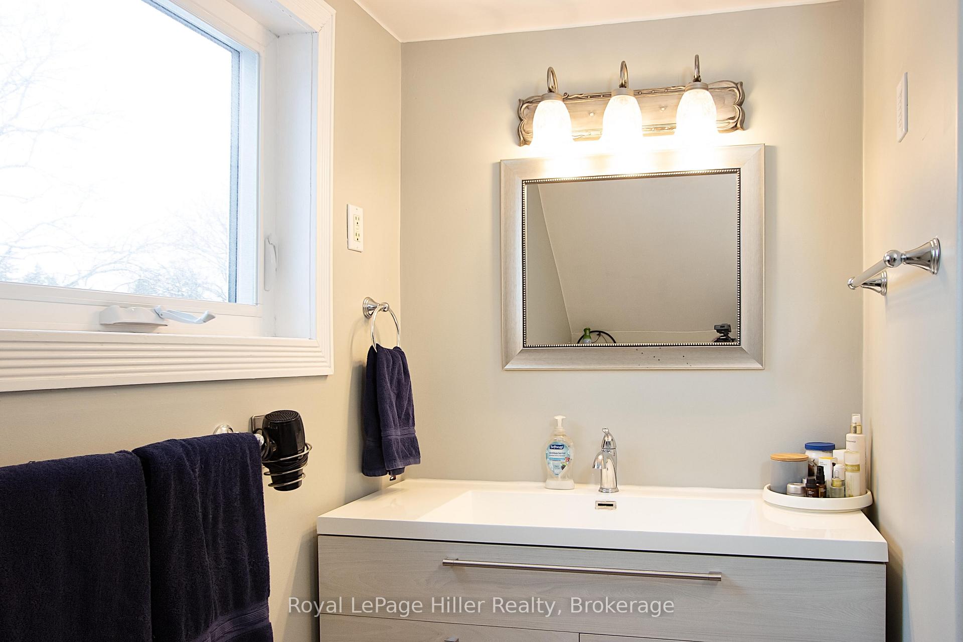 Photo 20 of 111 Goderich Street W, Huron East, Seaforth — HOMEH
