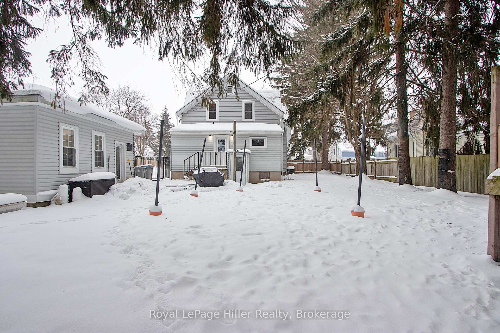 Photo 35 of 111 Goderich Street W, Huron East, Seaforth — HOMEH