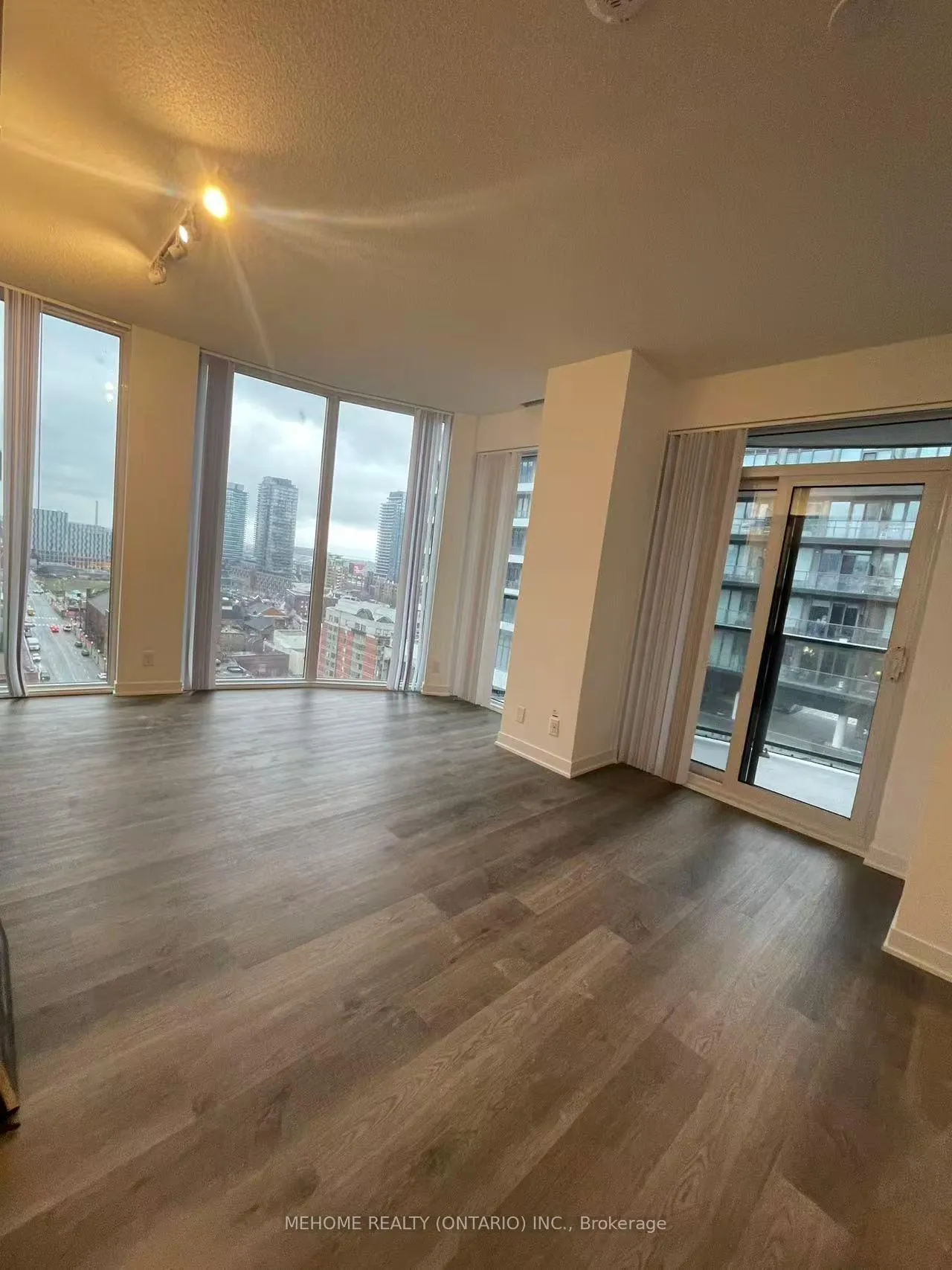 Photo 3 of Unit 1706, 180 Front Street E, Toronto, Moss Park — HOMEH