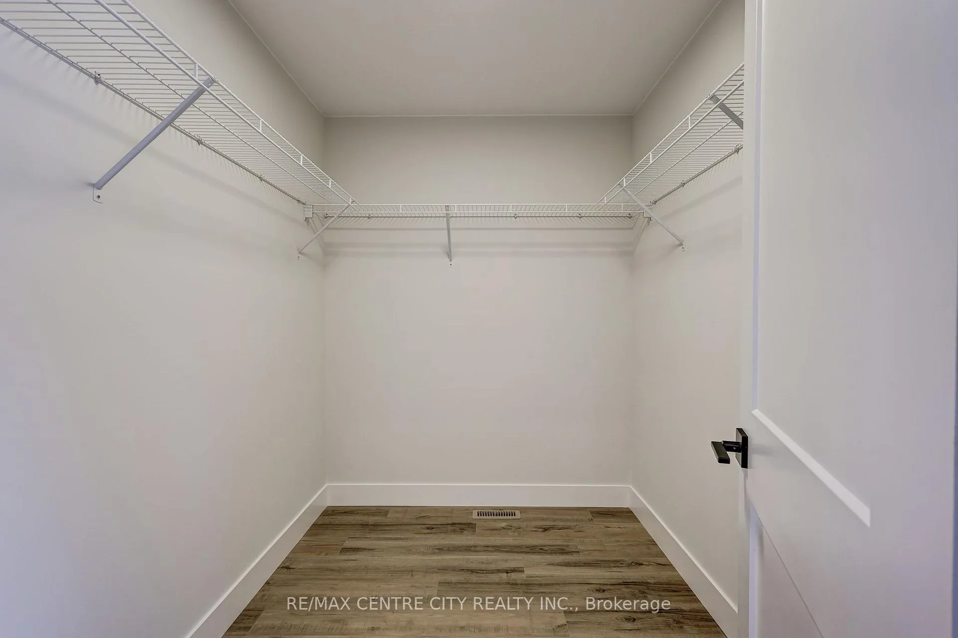 Photo 13 of 56087 Maverick Court, Bayham, Straffordville — HOMEH