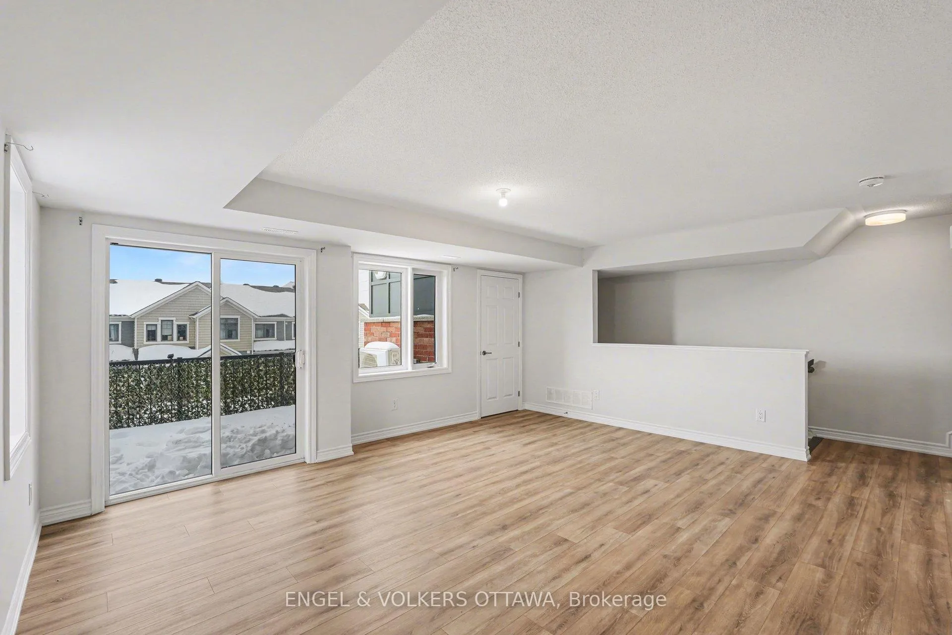 Photo 3 of Unit 67, 2276 Watercolours Way, Ottawa, Barrhaven - Half Moon Bay — HOMEH
