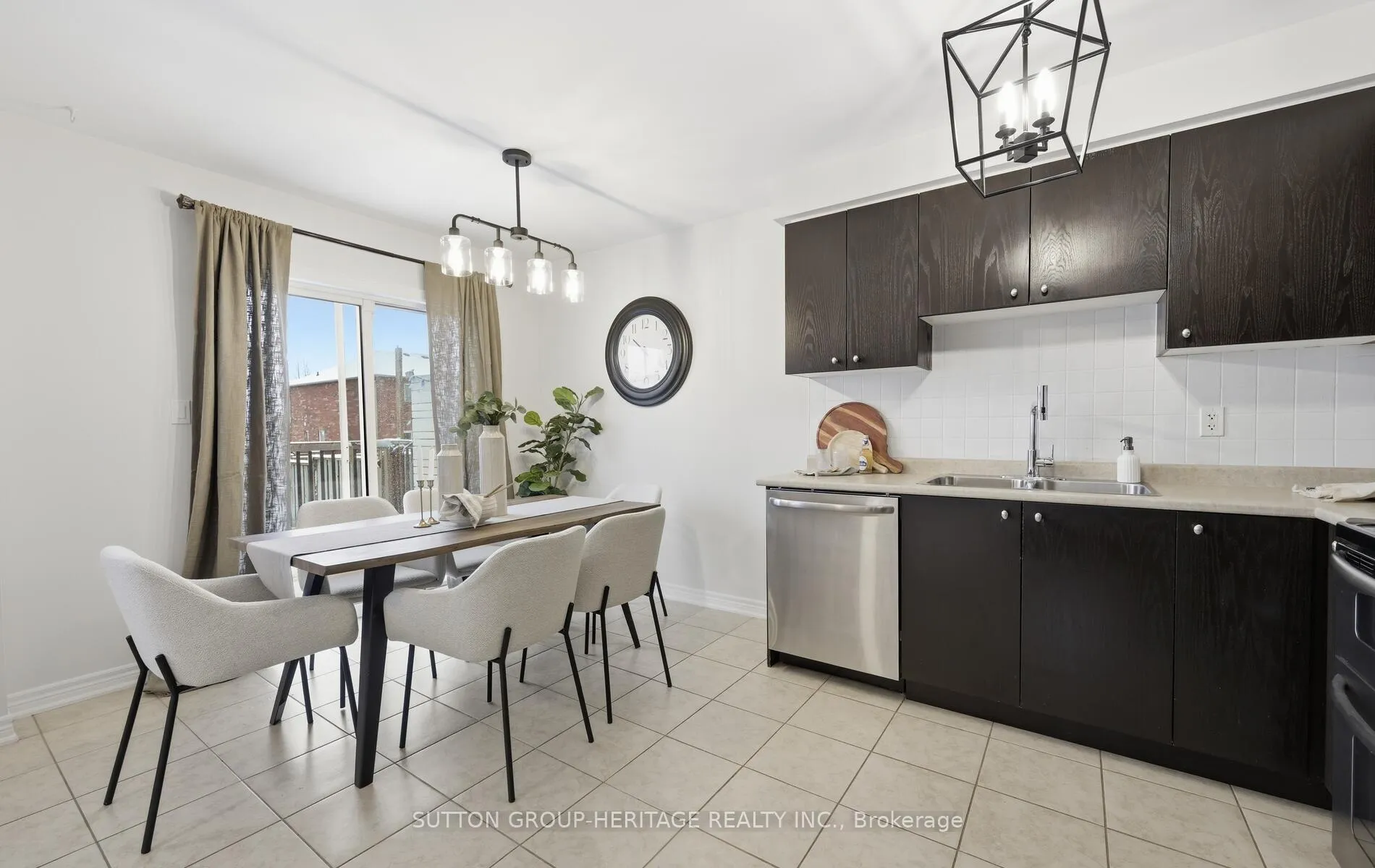 Photo 11 of 41 Kirkland Place, Whitby, Williamsburg — HOMEH