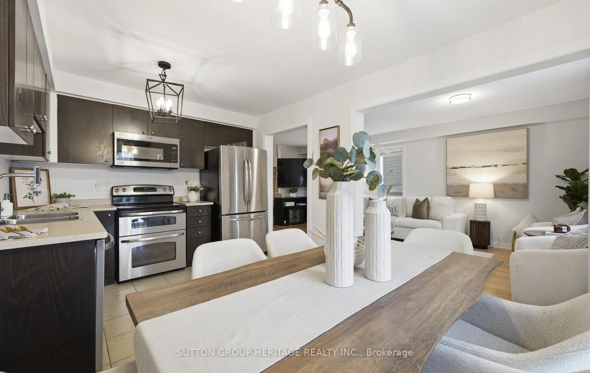 Photo 12 of 41 Kirkland Place, Whitby, Williamsburg — HOMEH