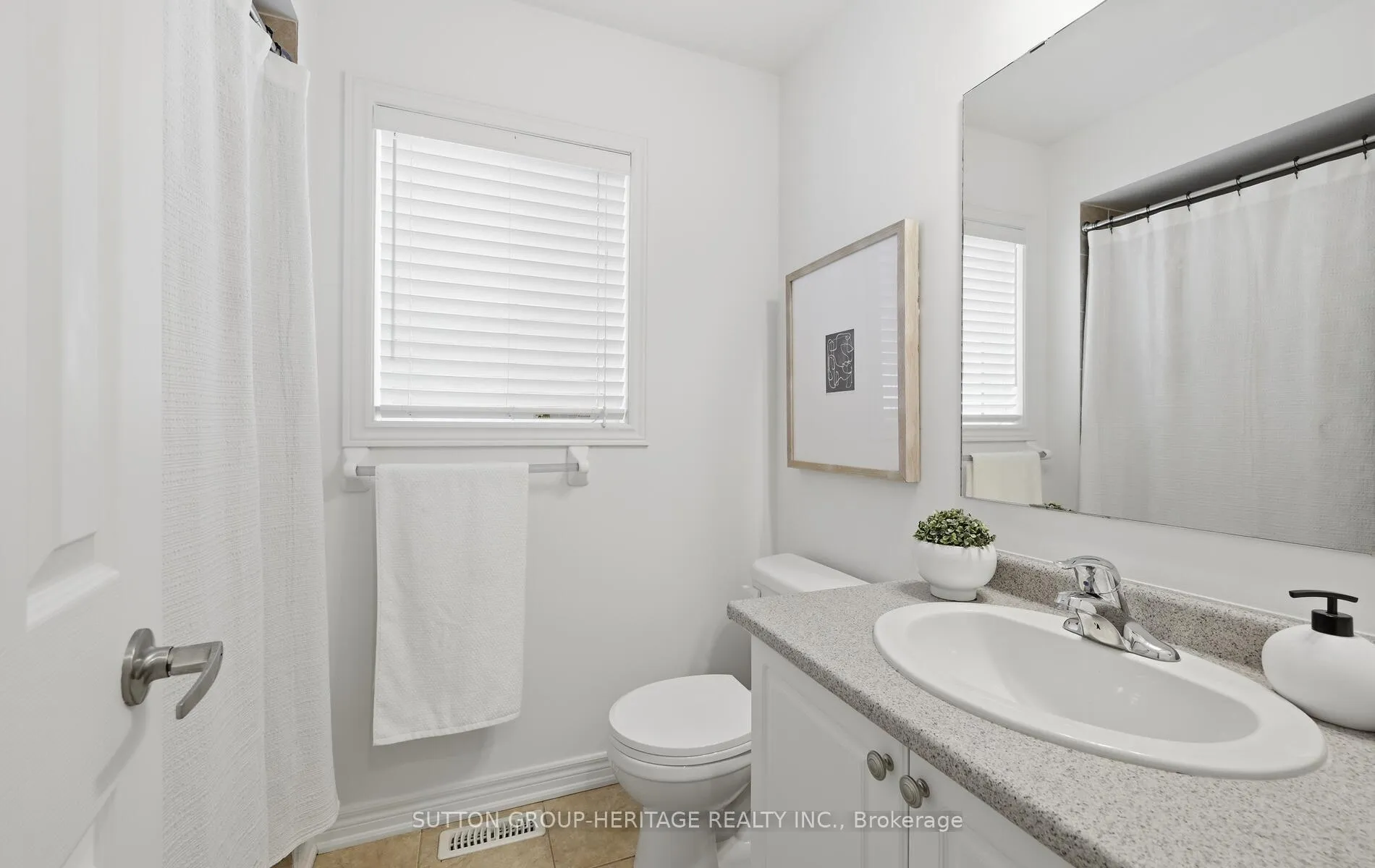 Photo 25 of 41 Kirkland Place, Whitby, Williamsburg — HOMEH