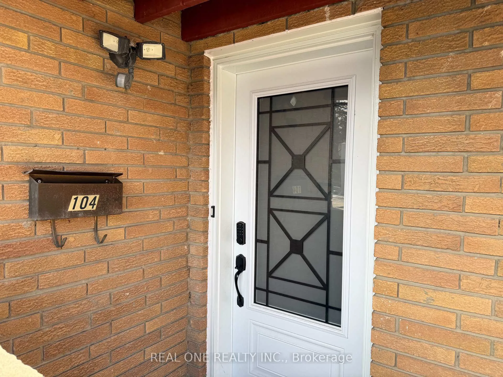 Photo 2 of Unit Basement, 104 Mentor Boulevard, North York, Hillcrest Village — HOMEH