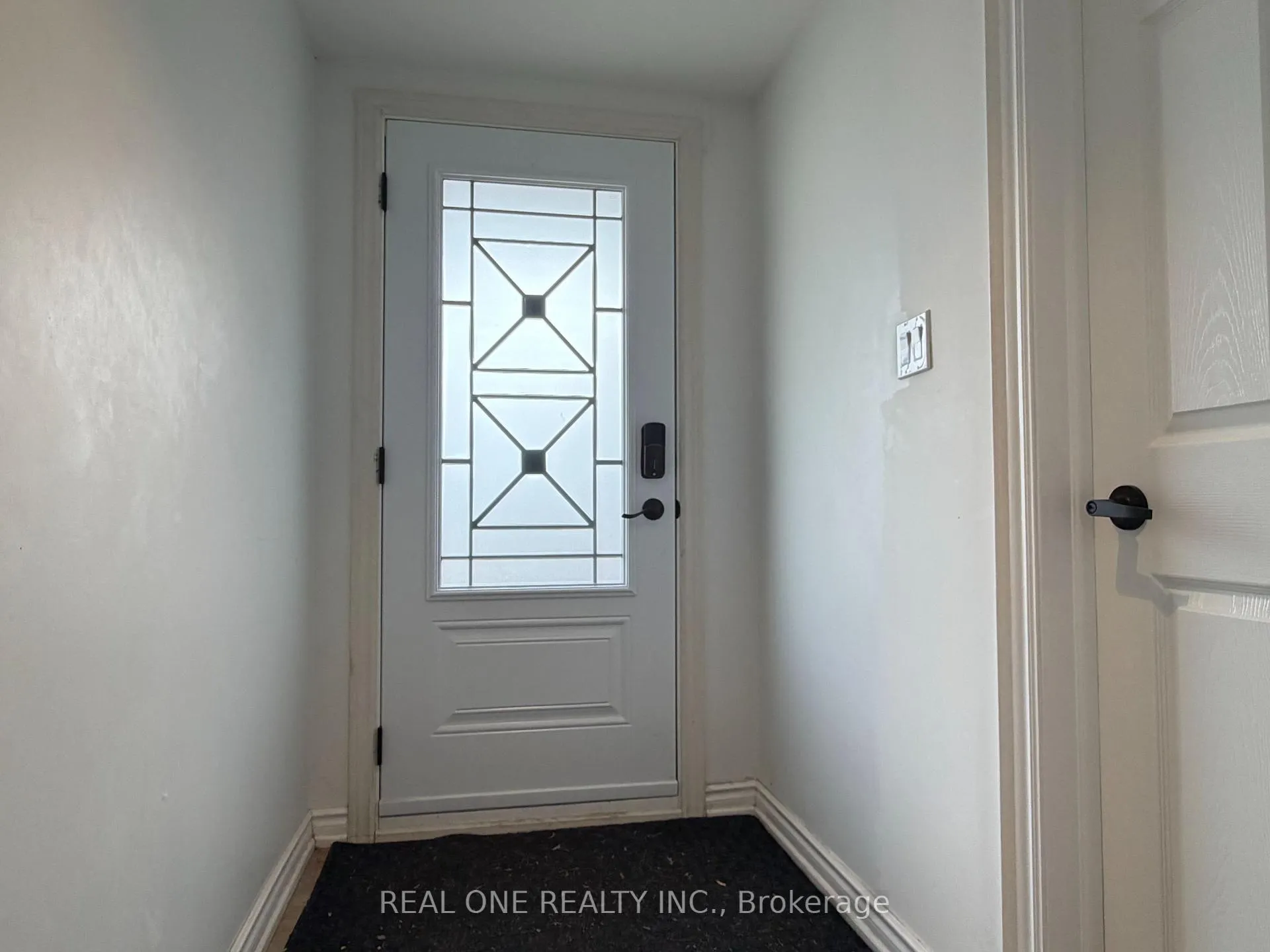 Photo 3 of Unit Basement, 104 Mentor Boulevard, North York, Hillcrest Village — HOMEH