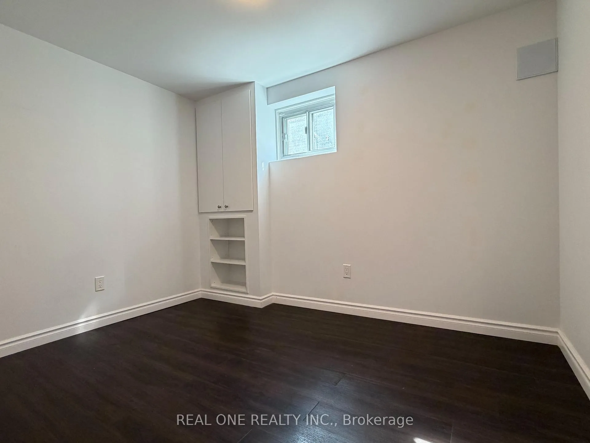 Photo 7 of Unit Basement, 104 Mentor Boulevard, North York, Hillcrest Village — HOMEH