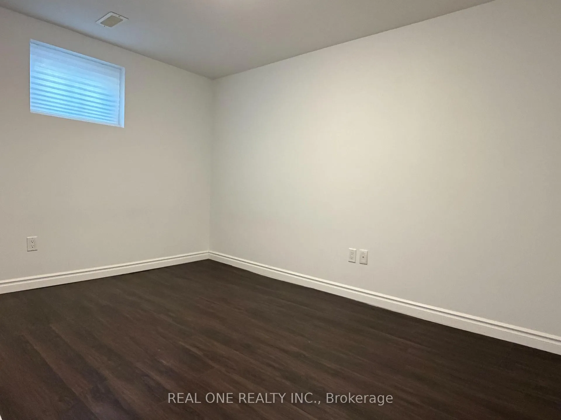 Photo 11 of Unit Basement, 104 Mentor Boulevard, North York, Hillcrest Village — HOMEH