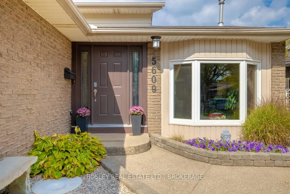 Photo 2 of 5609 Fredonia Drive, Niagara Falls, Church's Lane — HOMEH