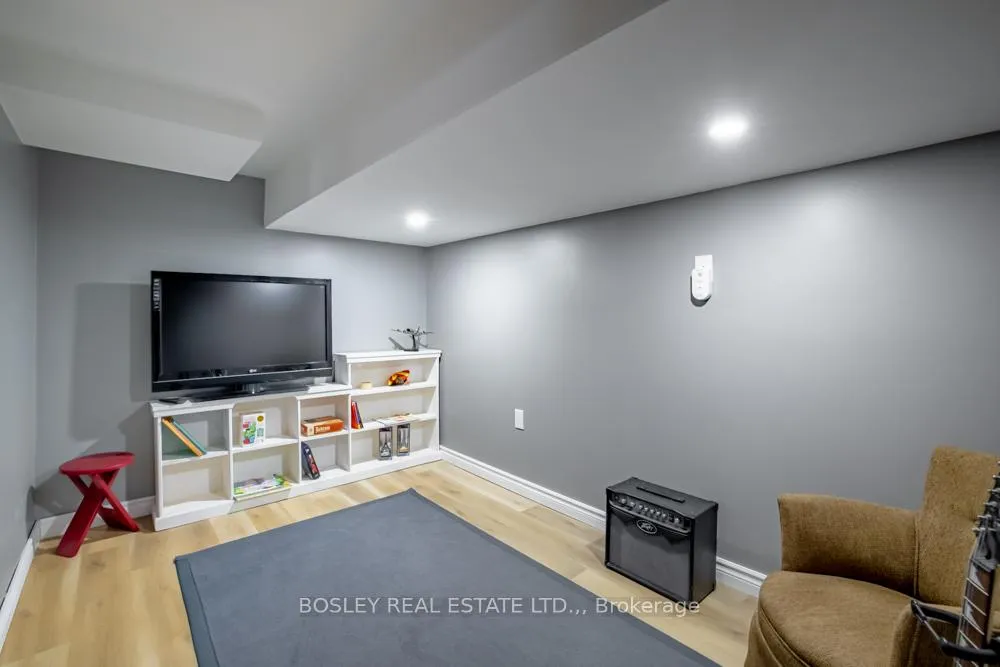 Photo 31 of 5609 Fredonia Drive, Niagara Falls, Church's Lane — HOMEH