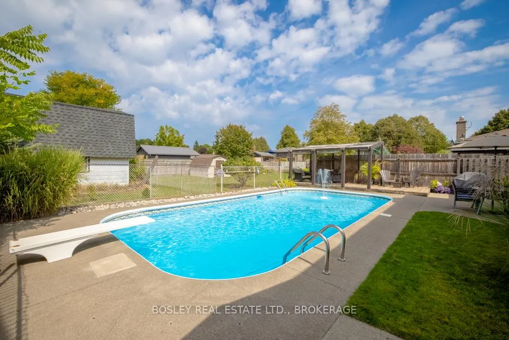 Photo 33 of 5609 Fredonia Drive, Niagara Falls, Church's Lane — HOMEH