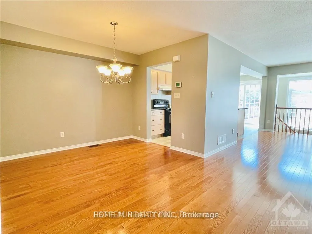 Photo 3 of 125 Braddock Private, Ottawa, Barrhaven - Stonebridge — HOMEH