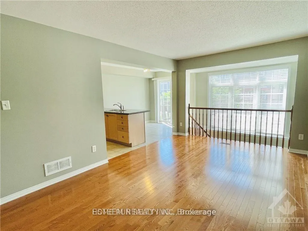 Photo 6 of 125 Braddock Private, Ottawa, Barrhaven - Stonebridge — HOMEH