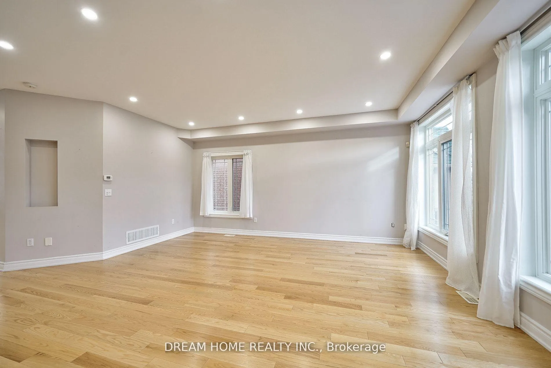 Photo 2 of 290 Harbord Street, Markham, Berczy — HOMEH
