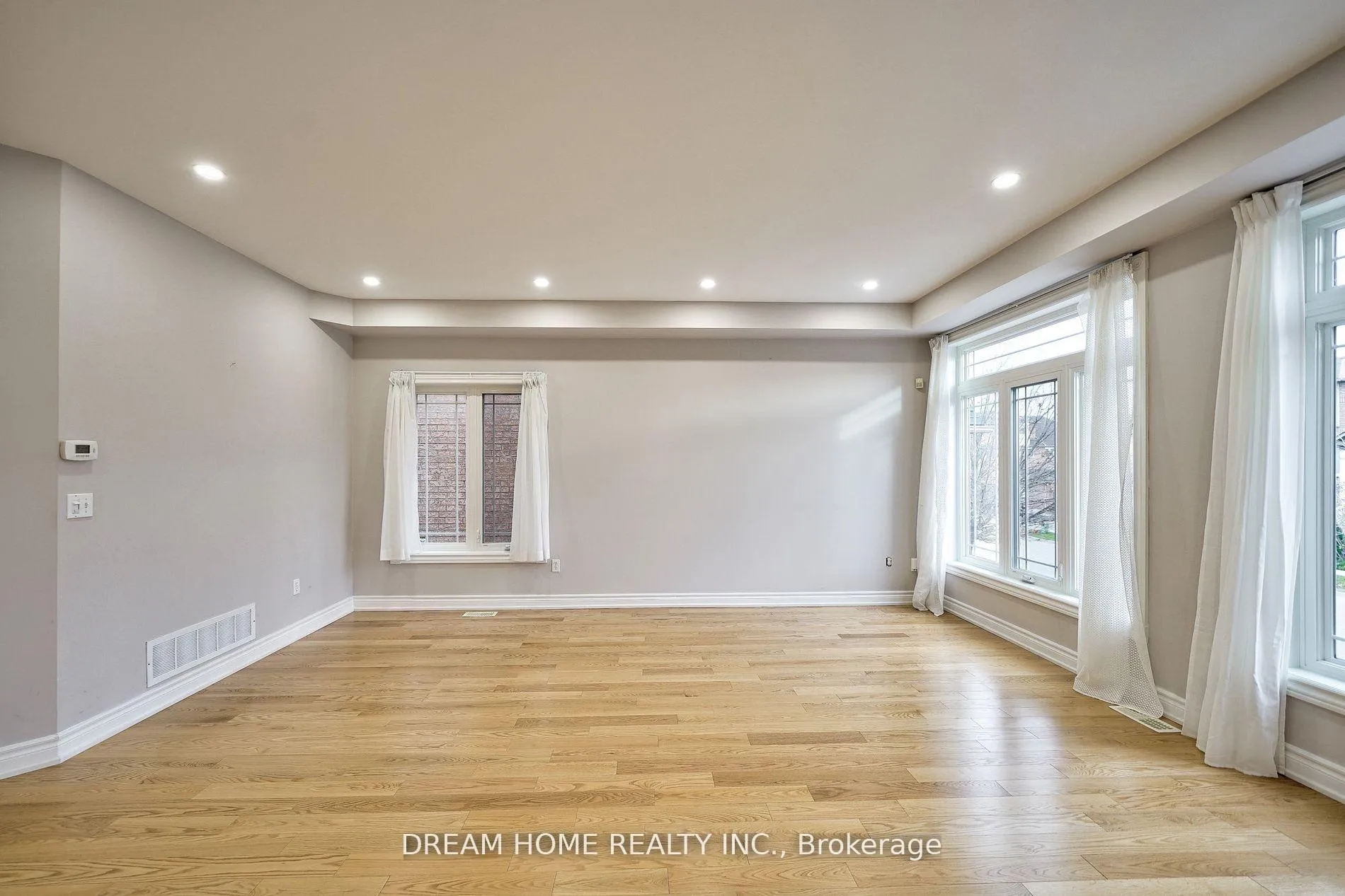 Photo 4 of 290 Harbord Street, Markham, Berczy — HOMEH