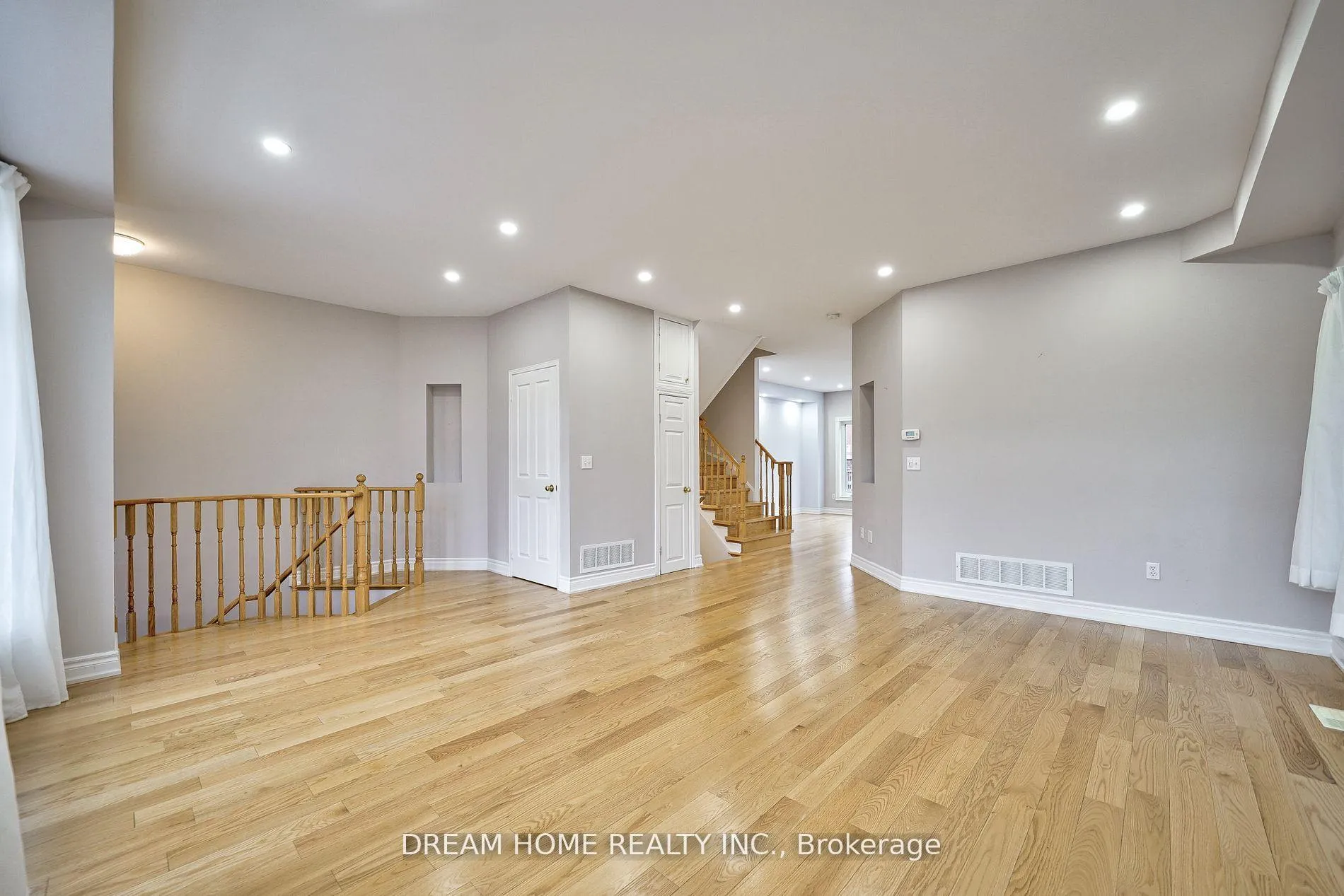 Photo 5 of 290 Harbord Street, Markham, Berczy — HOMEH