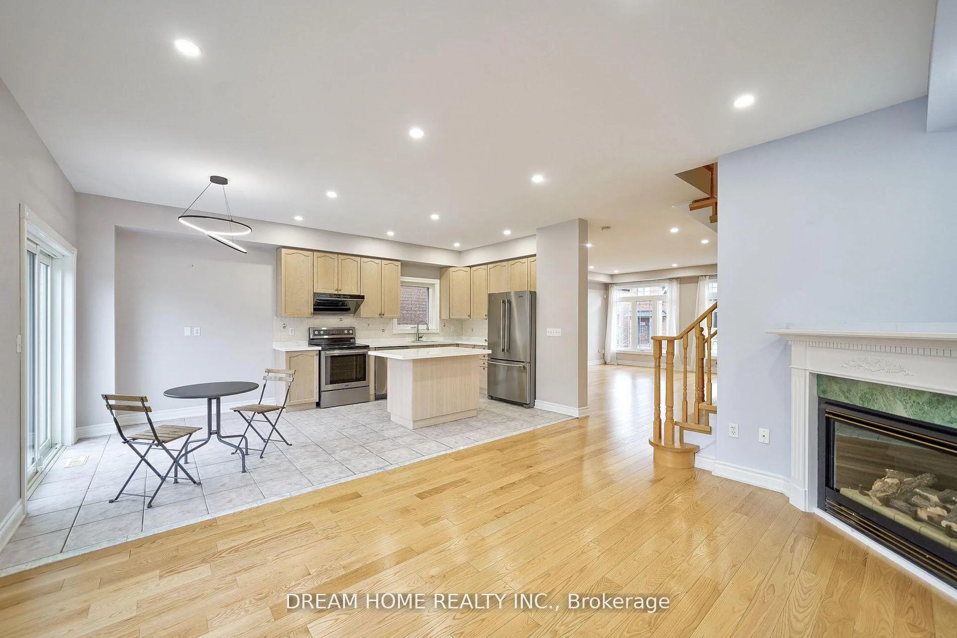 Photo 8 of 290 Harbord Street, Markham, Berczy — HOMEH