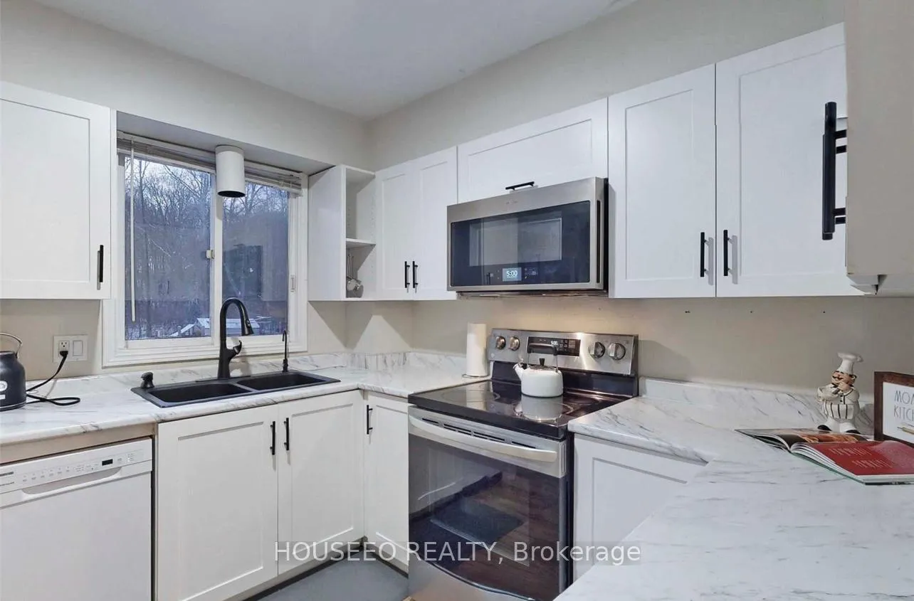 Photo 4 of 596 Strasburg Road, Kitchener — HOMEH