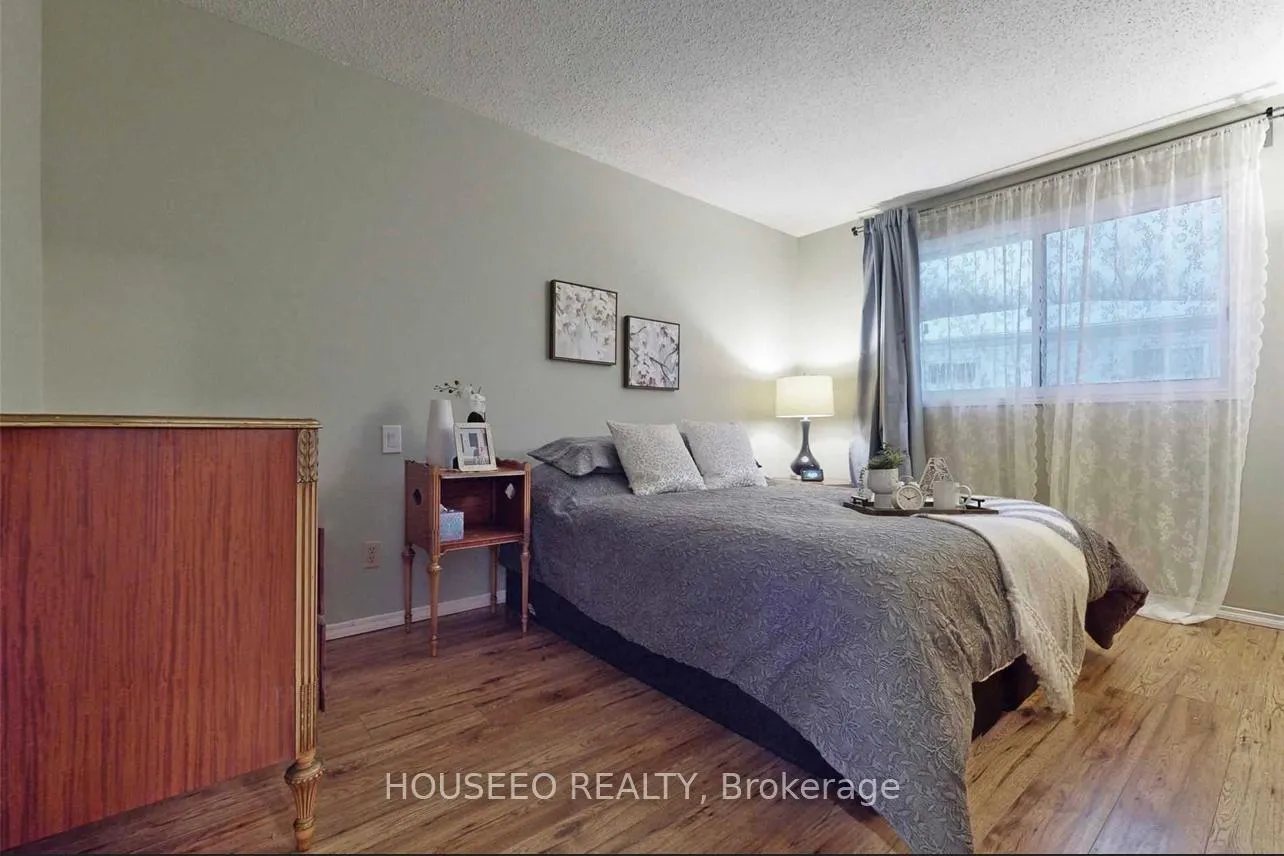 Photo 10 of 596 Strasburg Road, Kitchener — HOMEH