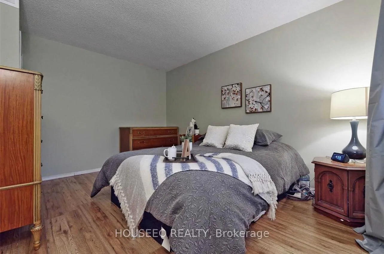 Photo 12 of 596 Strasburg Road, Kitchener — HOMEH