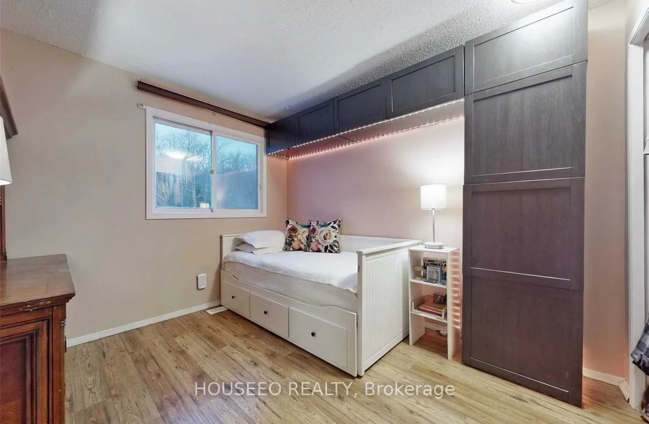 Photo 13 of 596 Strasburg Road, Kitchener — HOMEH