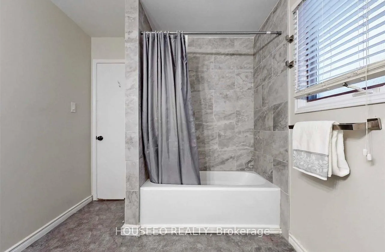 Photo 17 of 596 Strasburg Road, Kitchener — HOMEH