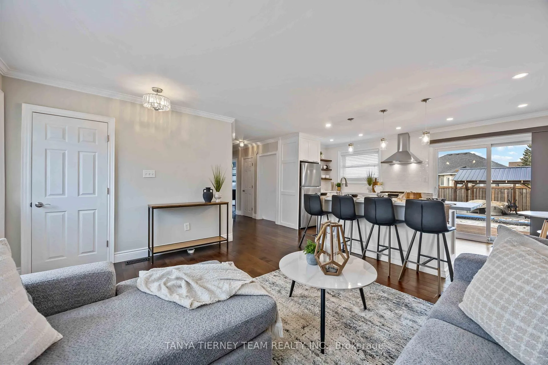 Photo 10 of 14 Ferguson Avenue, Whitby, Brooklin — HOMEH