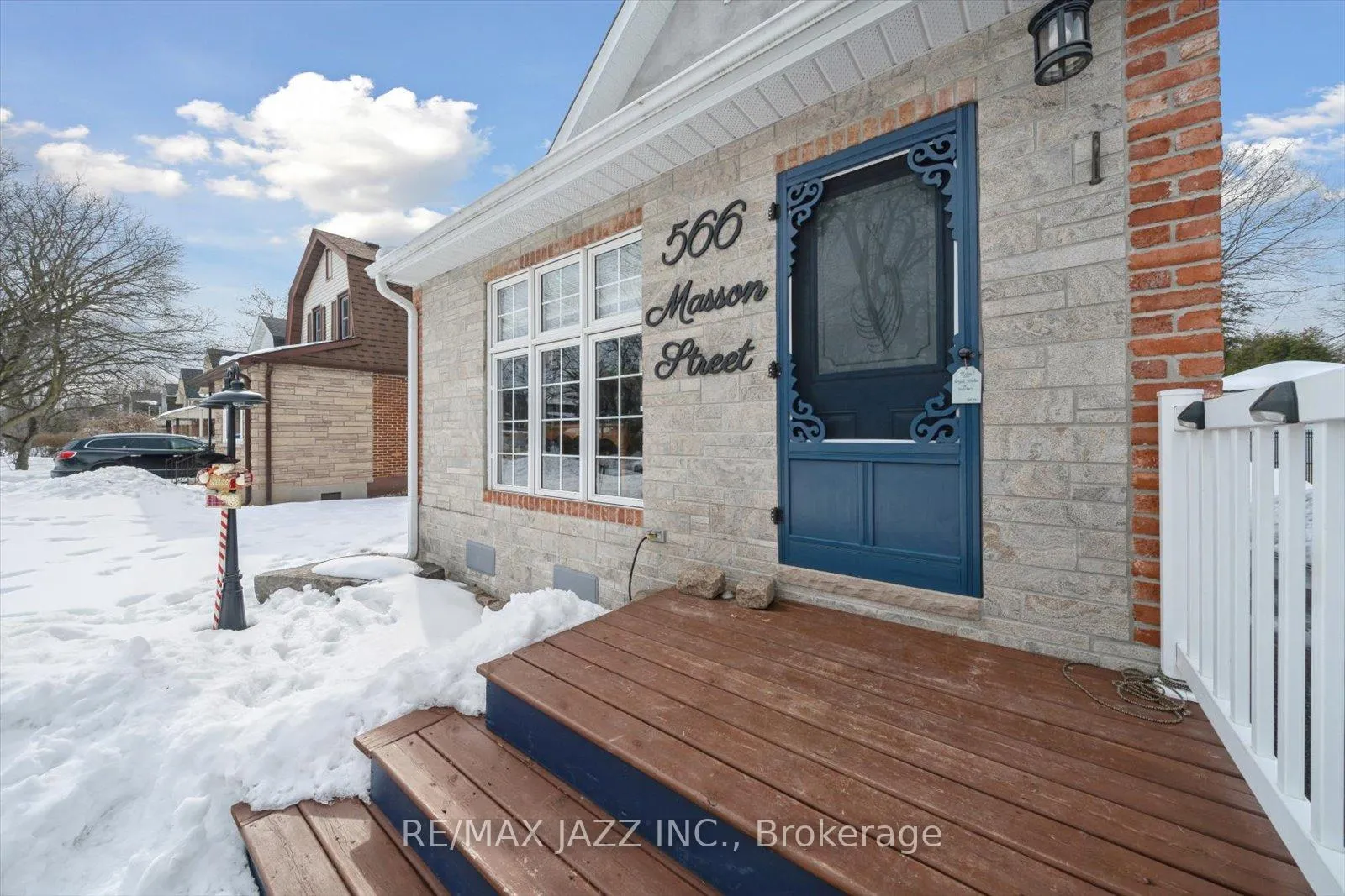 Photo 3 of 566 Masson Street, Oshawa, O'Neill — HOMEH