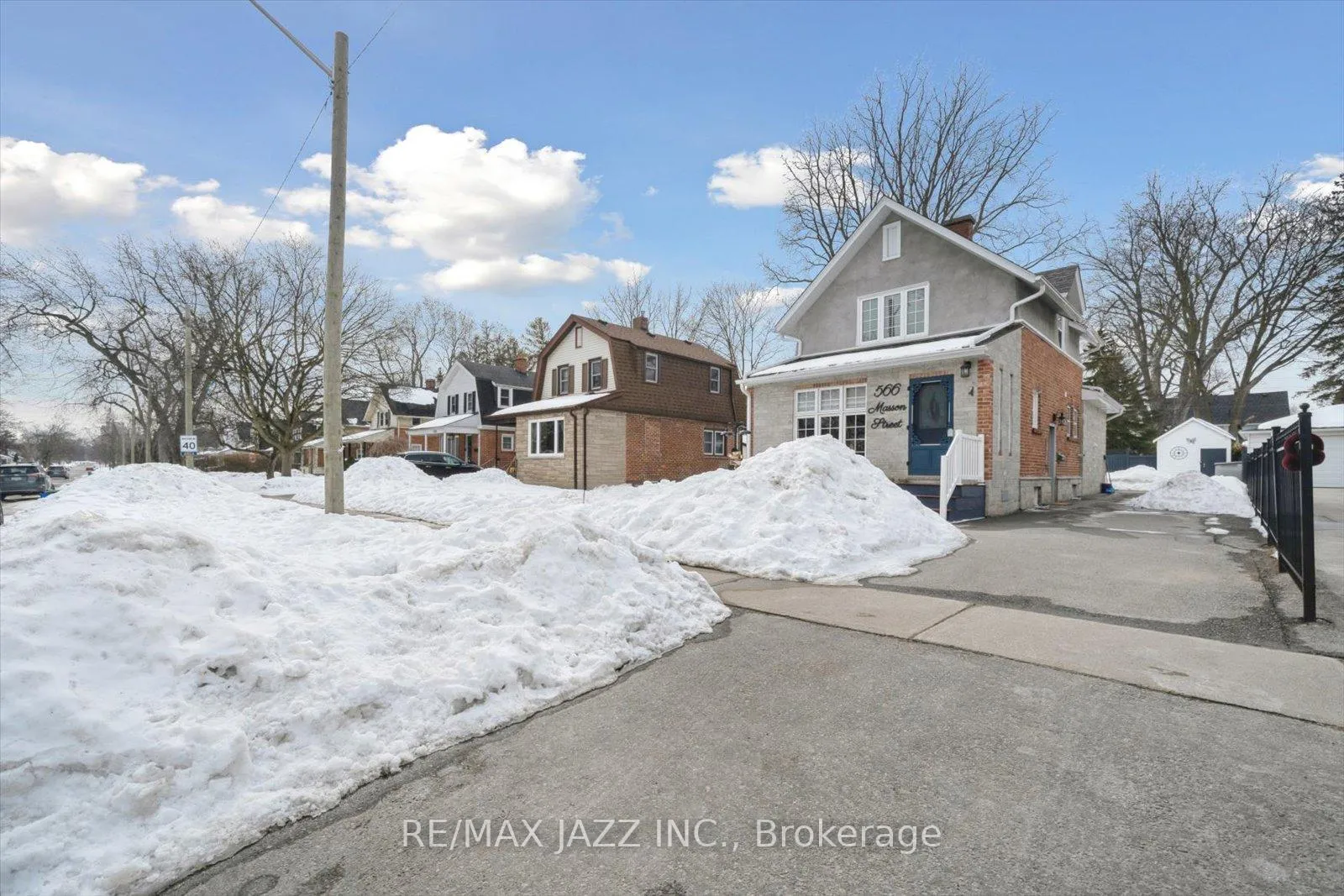 Photo 4 of 566 Masson Street, Oshawa, O'Neill — HOMEH