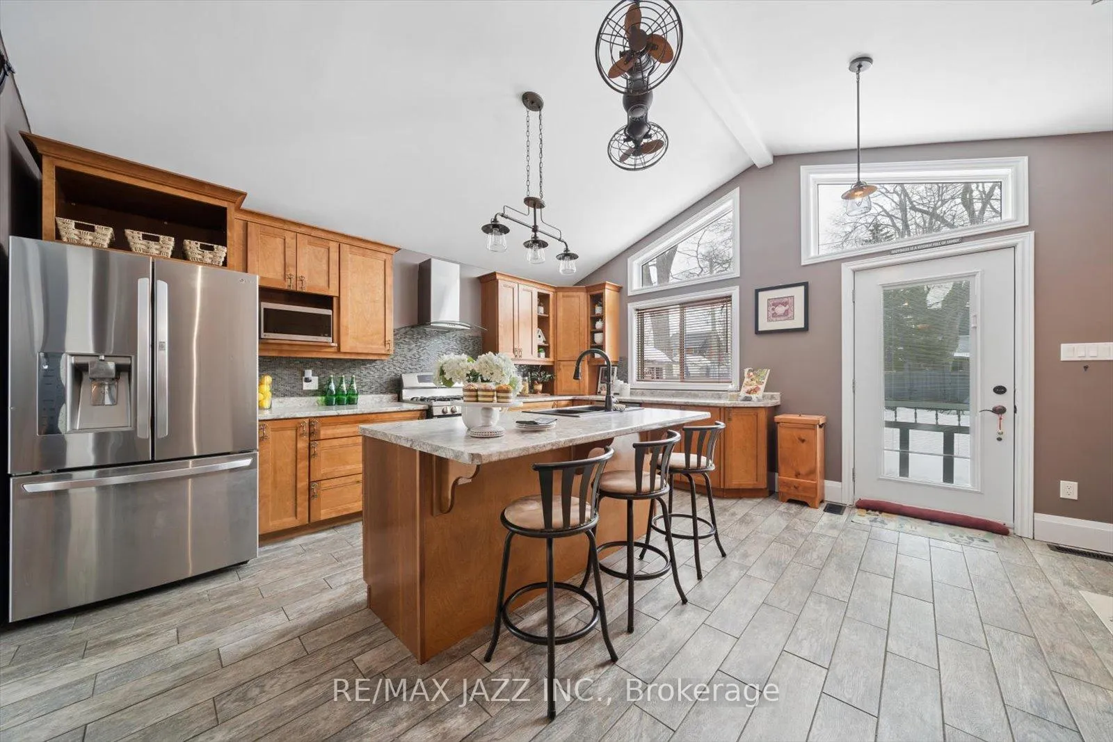 Photo 16 of 566 Masson Street, Oshawa, O'Neill — HOMEH